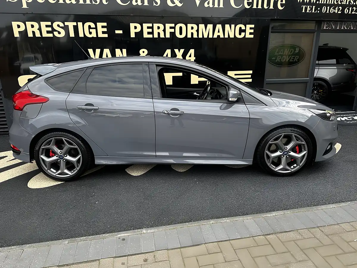 Used 2015 Ford Focus ST-3 Stealth Grey - Interior and Exterior details 5