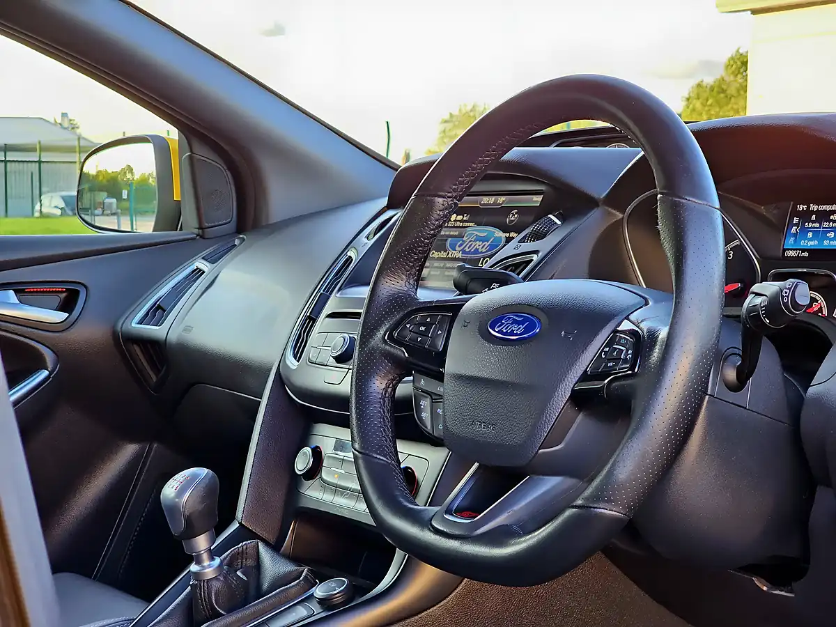Used 2015 Ford Focus ST-3 Tangerine Scream - Interior and Exterior details 12