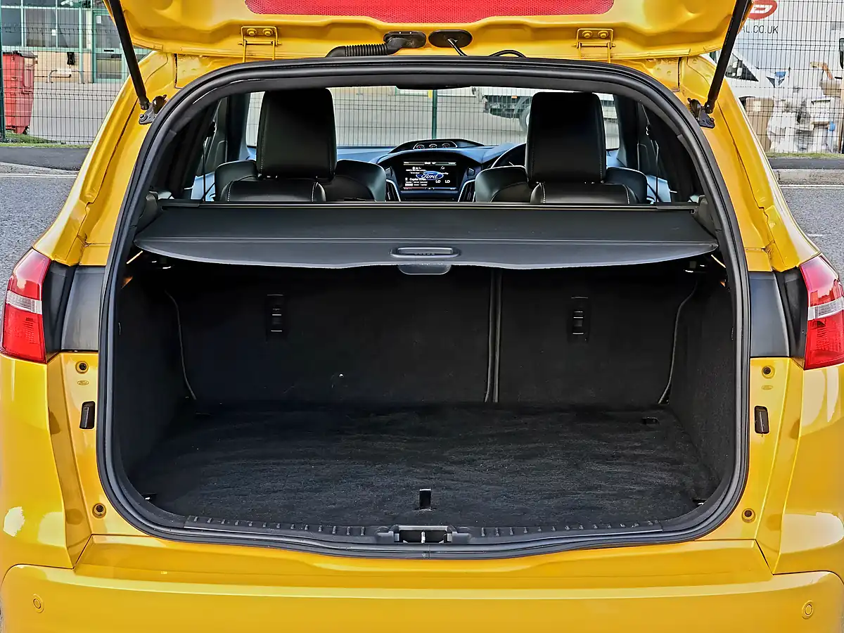 Used 2015 Ford Focus ST-3 Tangerine Scream - Interior and Exterior details 17