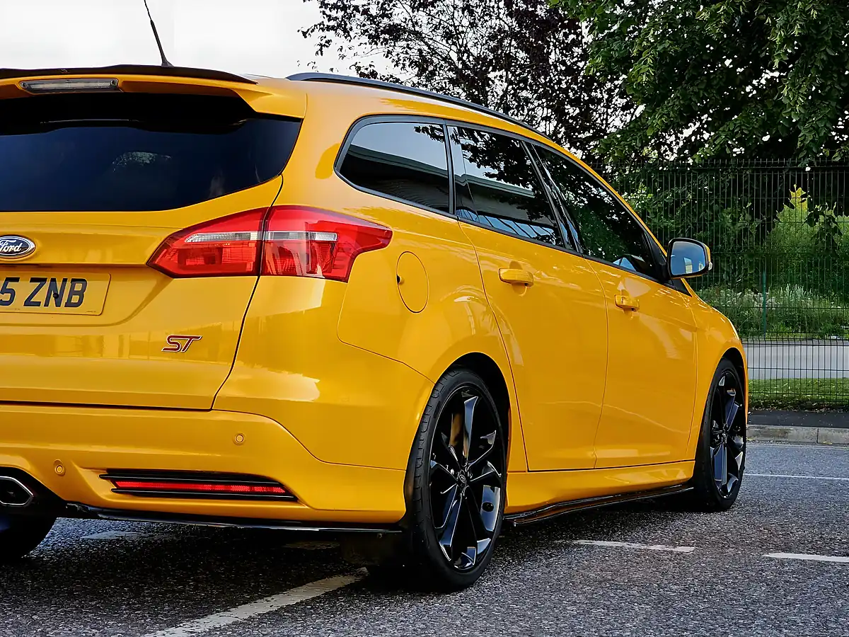 Used 2015 Ford Focus ST-3 Tangerine Scream - Interior and Exterior details 19