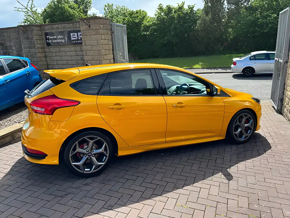 Used 2015 Ford Focus ST-3 Yellow - Interior and Exterior details 13
