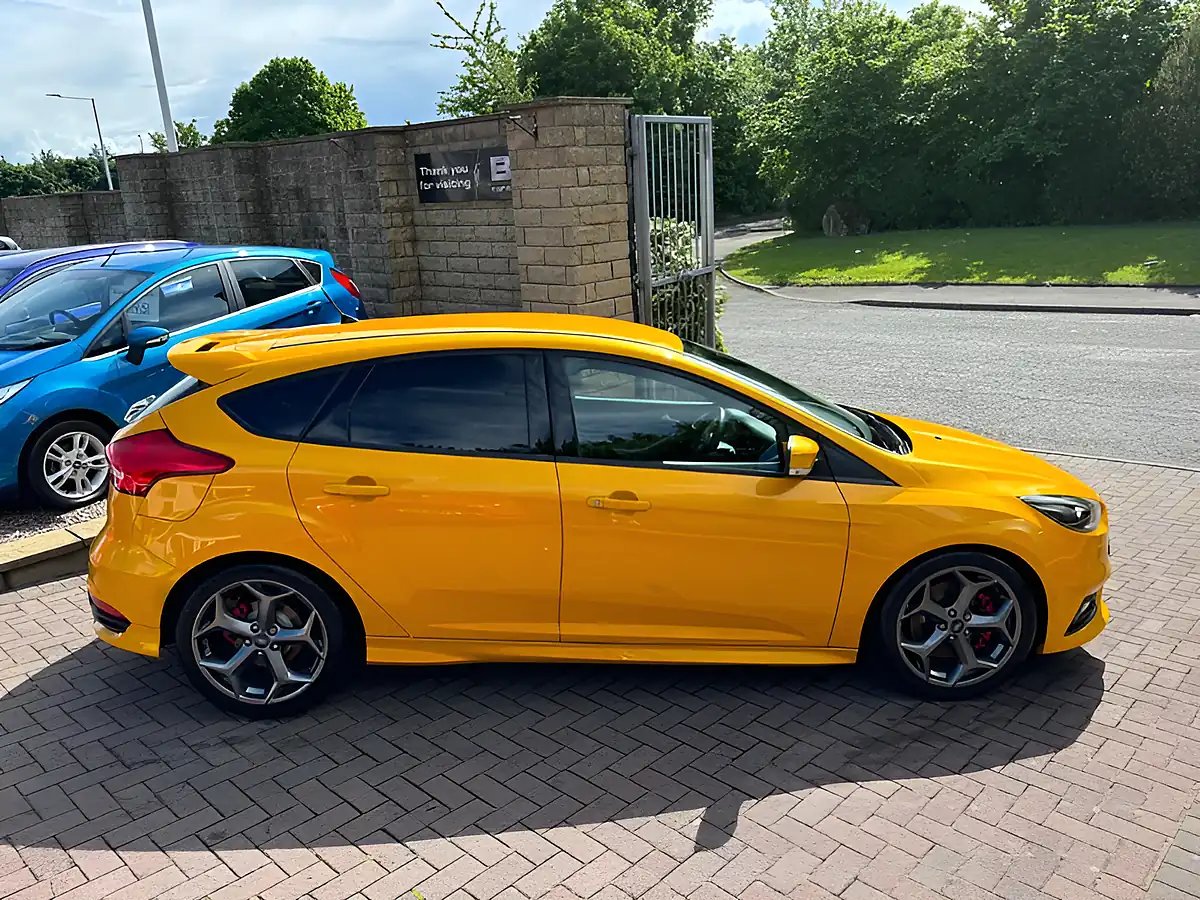 Used 2015 Ford Focus ST-3 Yellow - Interior and Exterior details 14