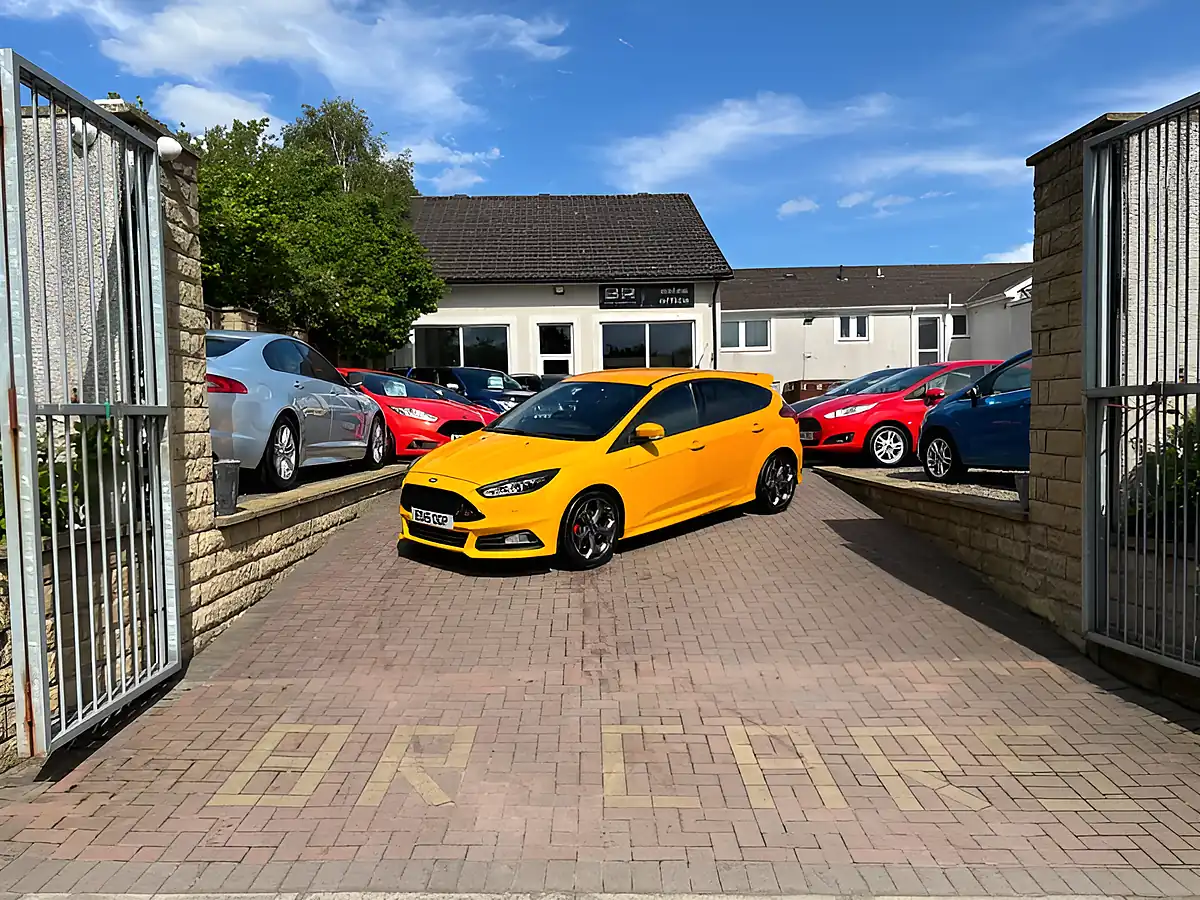 Used 2015 Ford Focus ST-3 Yellow - Interior and Exterior details 3