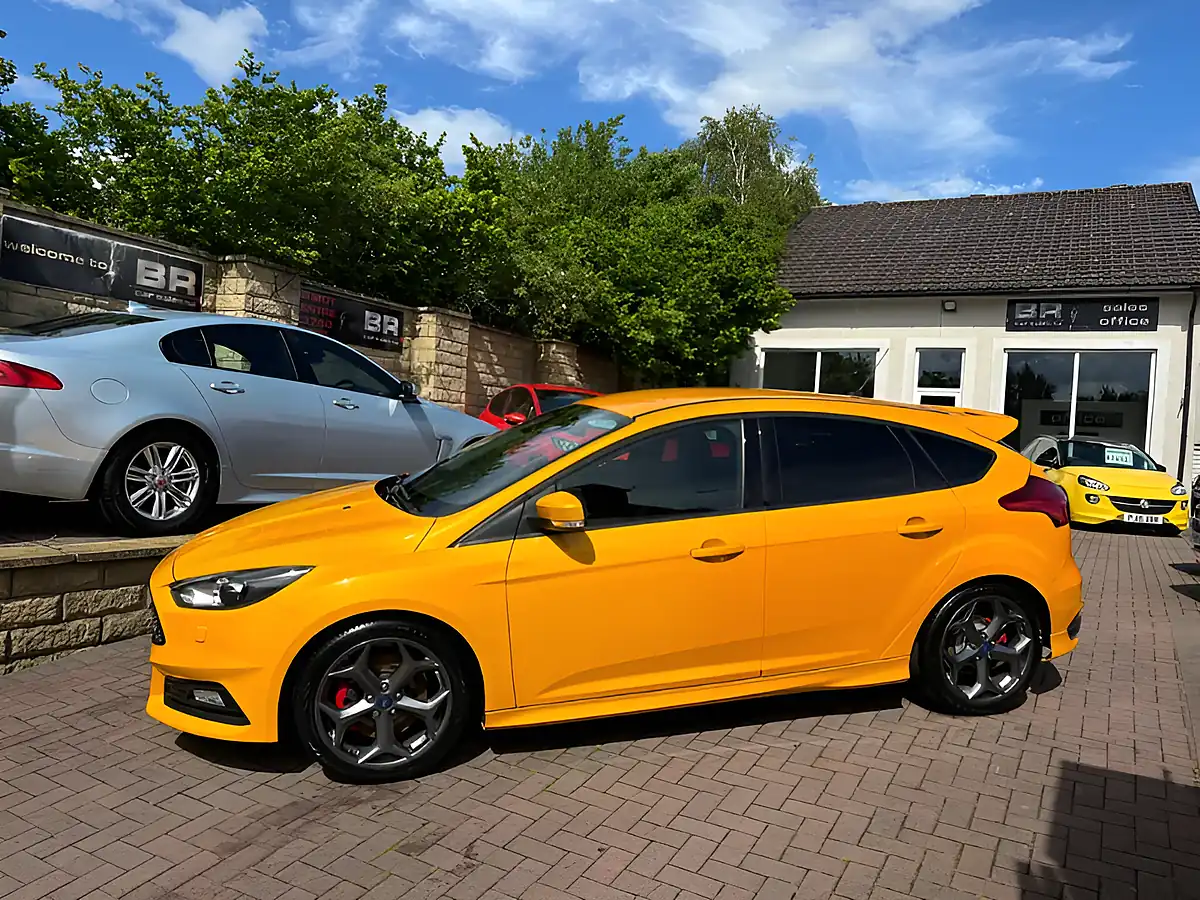 Used 2015 Ford Focus ST-3 Yellow - Interior and Exterior details 5