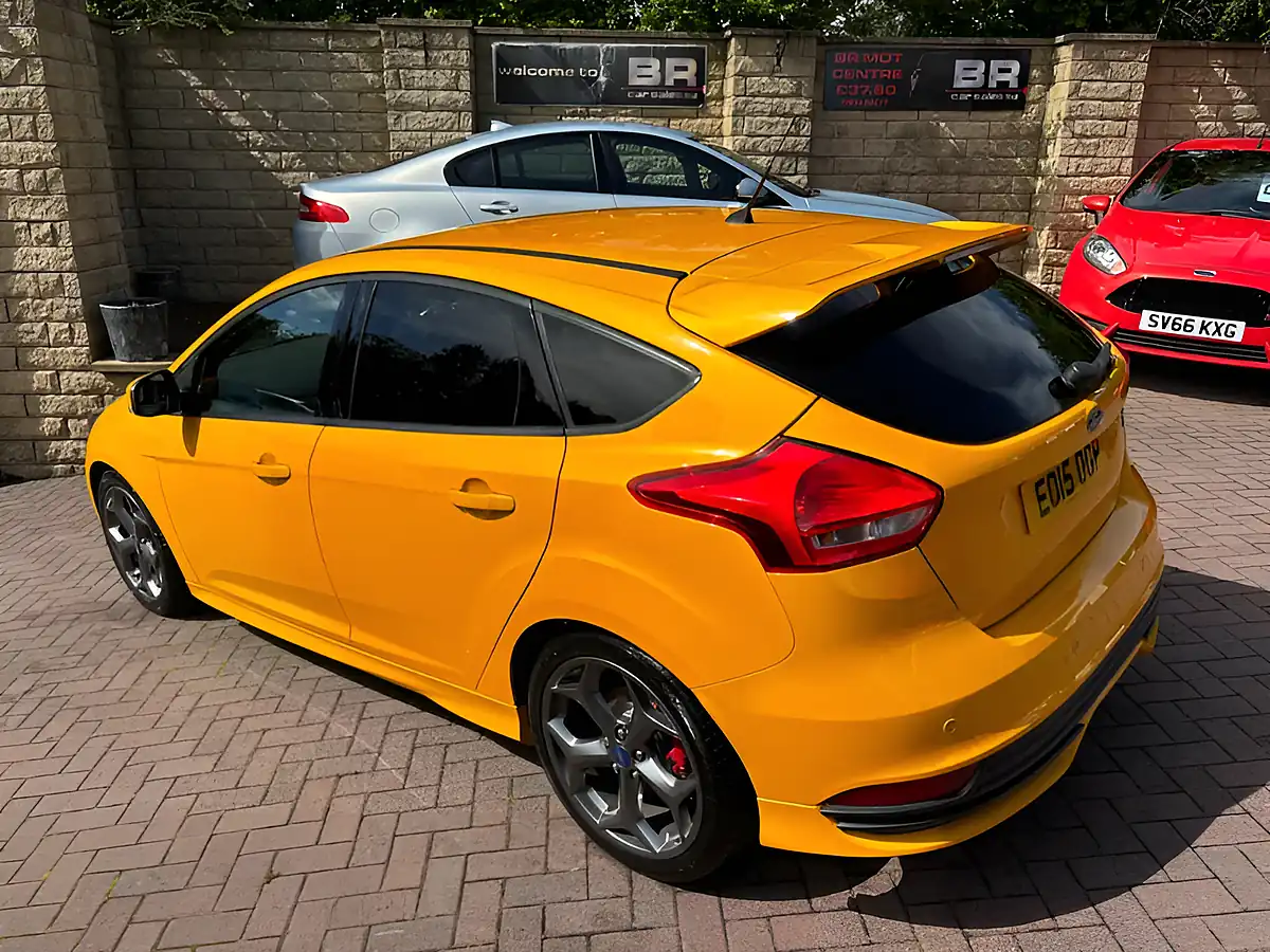Used 2015 Ford Focus ST-3 Yellow - Interior and Exterior details 8