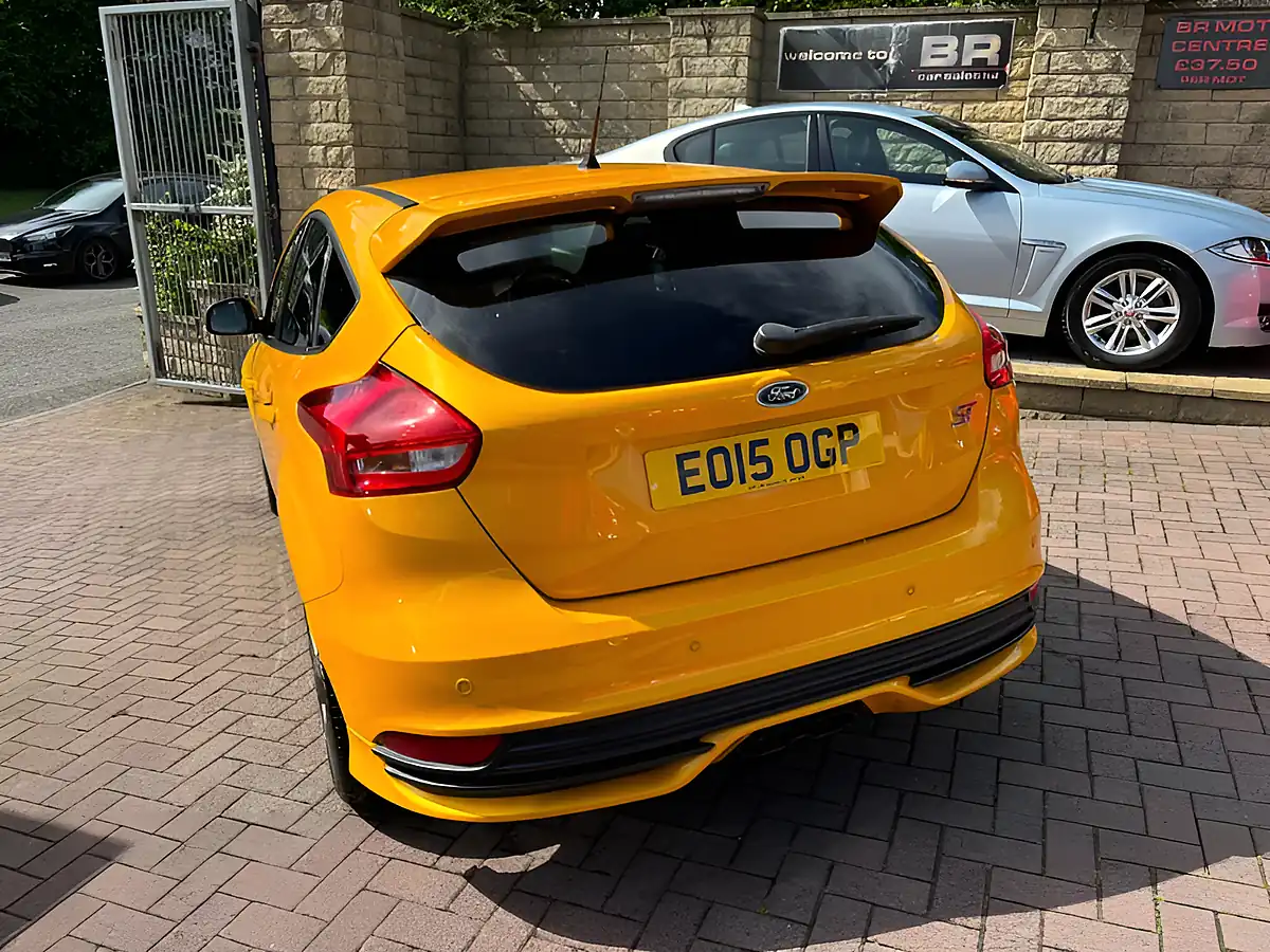 Used 2015 Ford Focus ST-3 Yellow - Interior and Exterior details 9