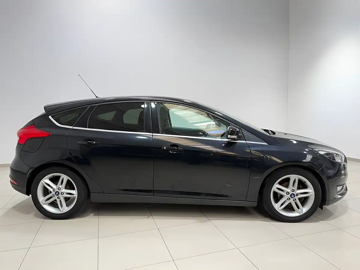 Used 2015 Ford Focus Titanium Black - Interior and Exterior details 9