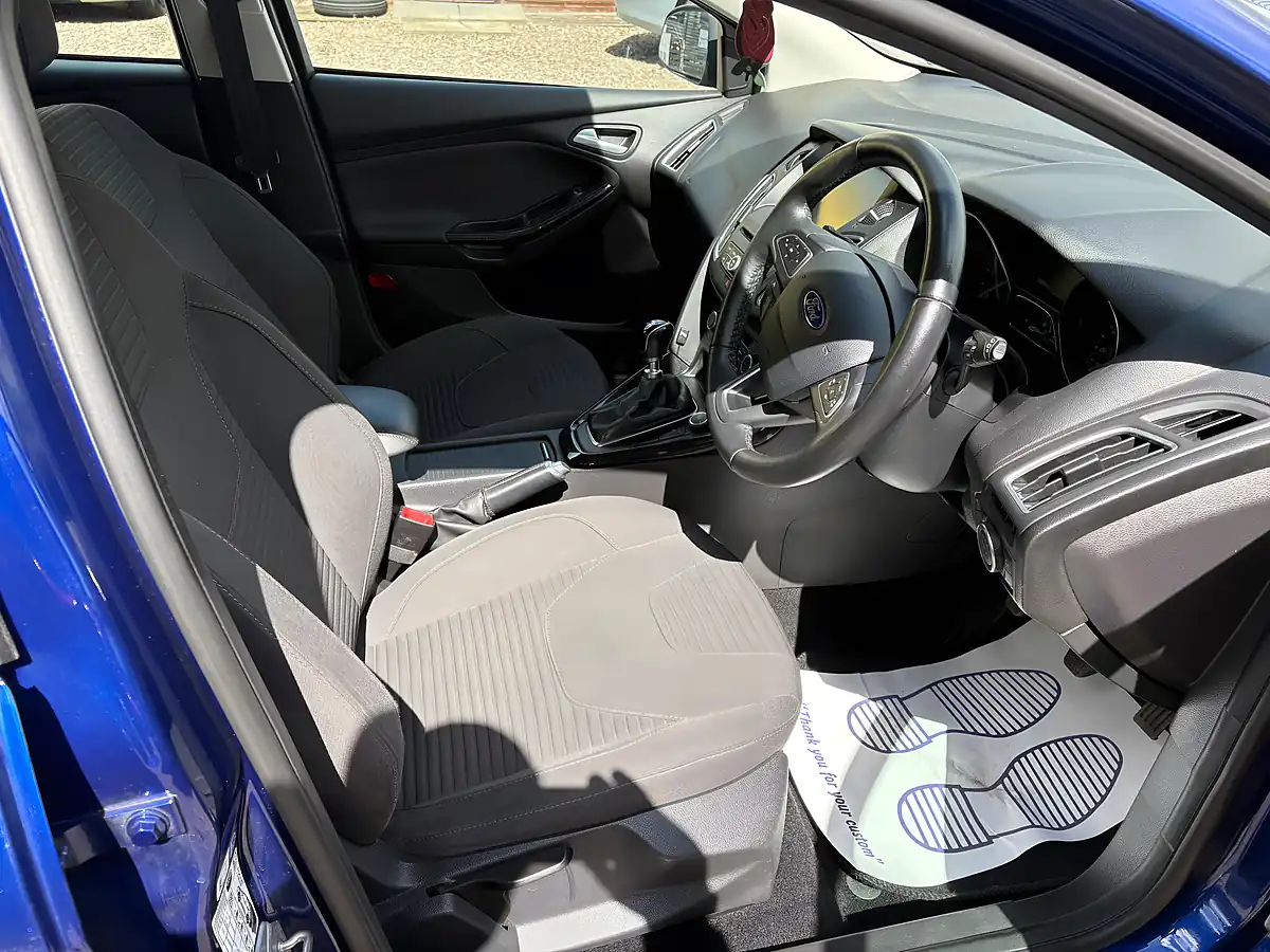 Used 2015 Ford Focus Titanium Blue - Interior and Exterior details 10