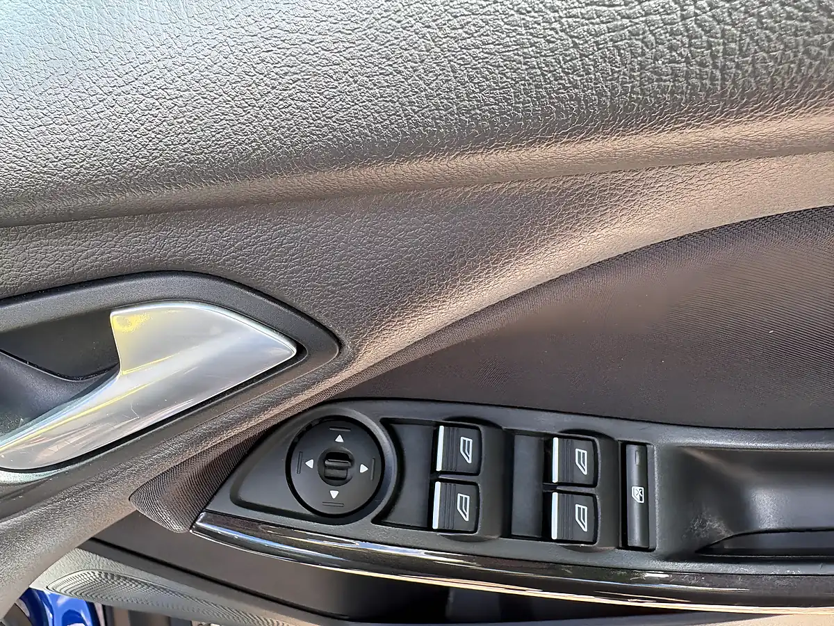 Used 2015 Ford Focus Titanium Blue - Interior and Exterior details 11