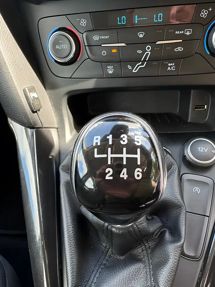 Used 2015 Ford Focus Titanium Blue - Interior and Exterior details 14