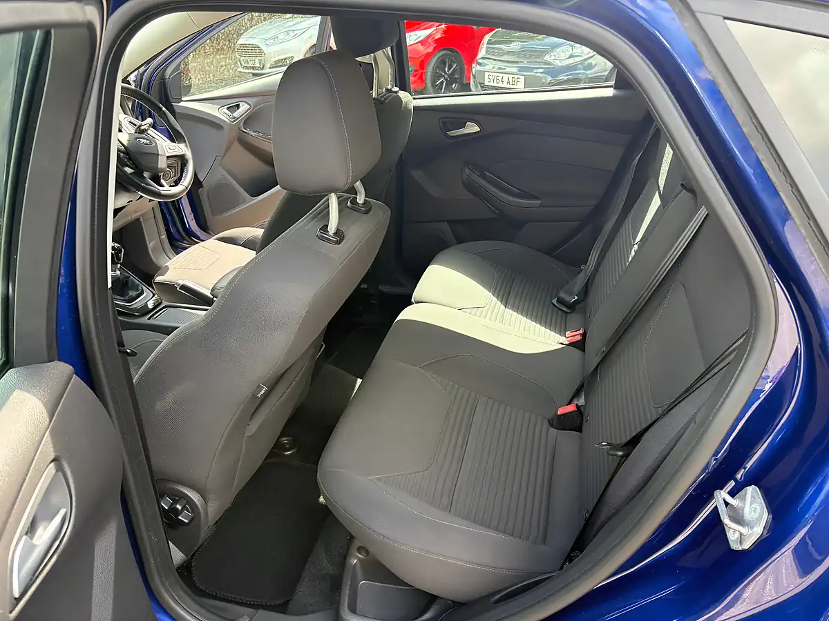 Used 2015 Ford Focus Titanium Blue - Interior and Exterior details 18