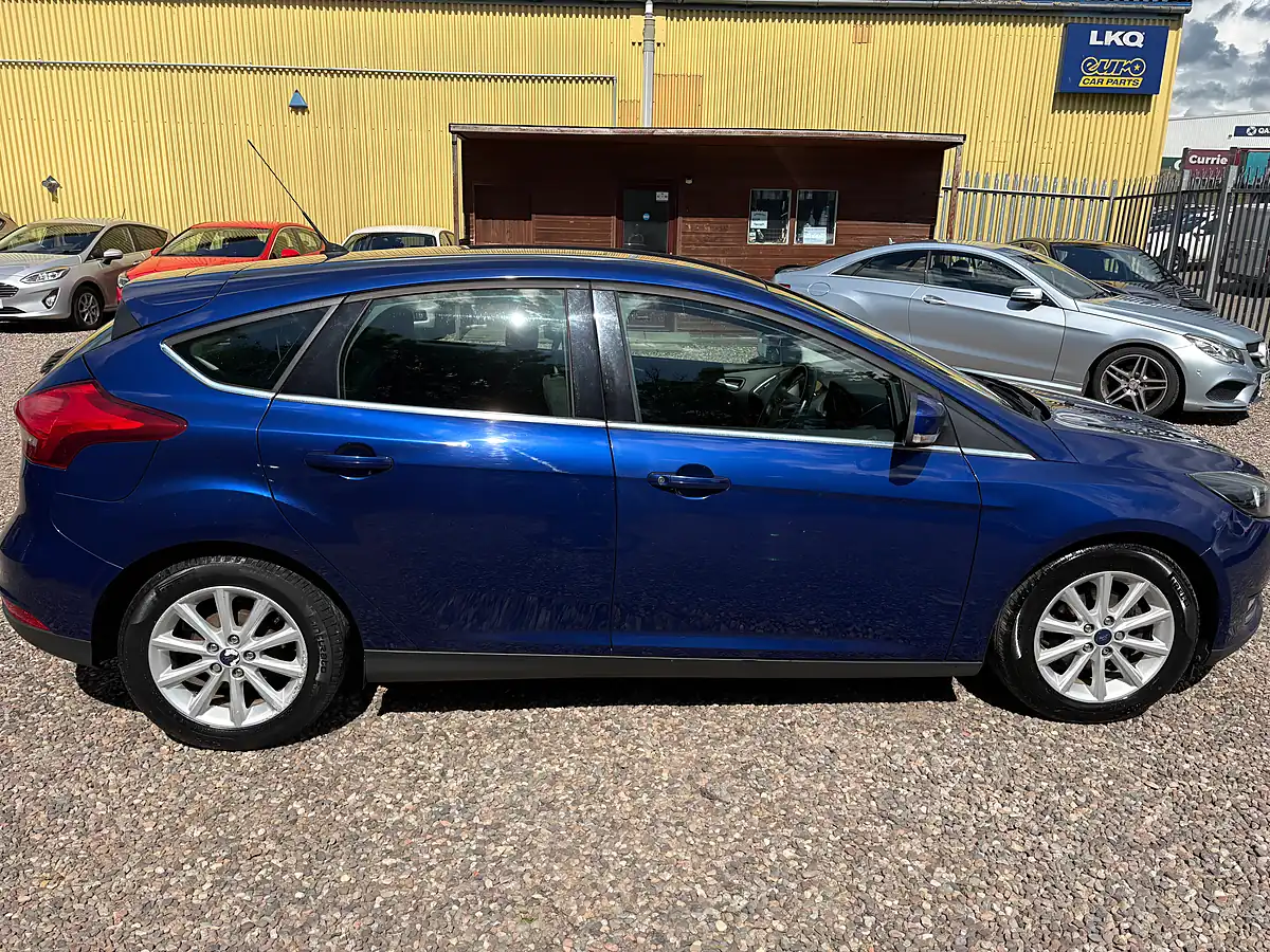 Used 2015 Ford Focus Titanium Blue - Interior and Exterior details 8