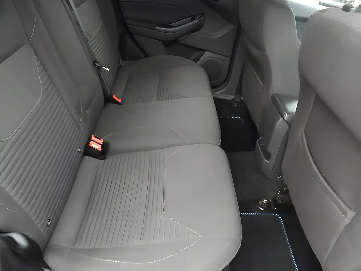Used 2015 Ford Focus Titanium Blue - Interior and Exterior details 10