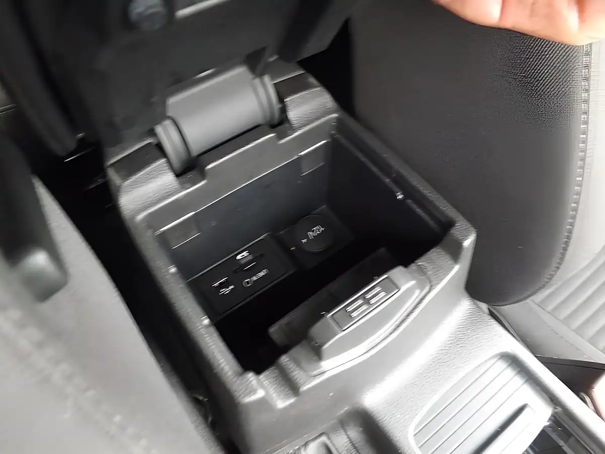 Used 2015 Ford Focus Titanium Blue - Interior and Exterior details 15