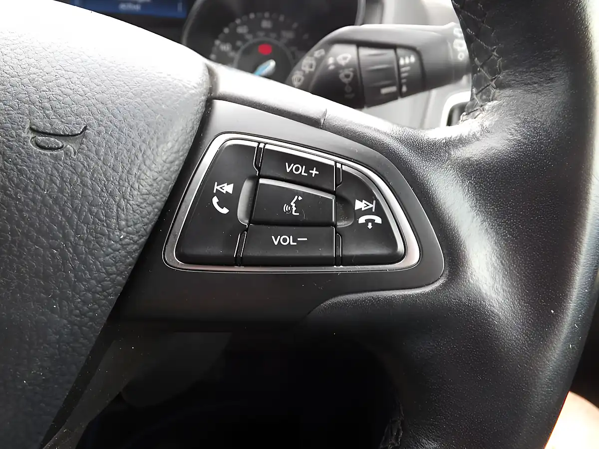 Used 2015 Ford Focus Titanium Blue - Interior and Exterior details 18