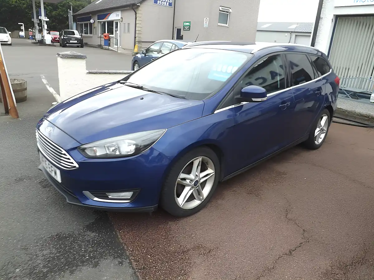 Used 2015 Ford Focus Titanium Blue - Interior and Exterior details 3