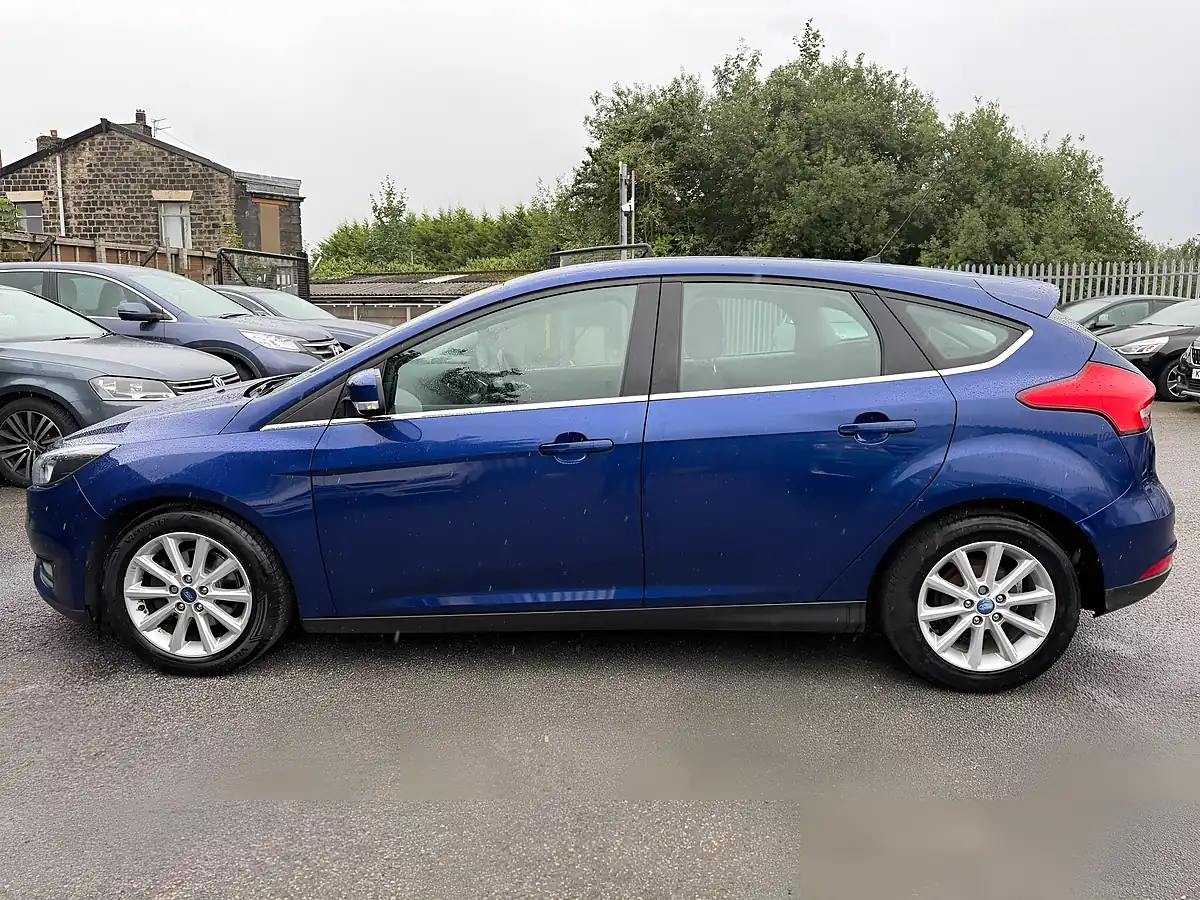 Used 2015 Ford Focus Titanium Blue - Interior and Exterior details 4