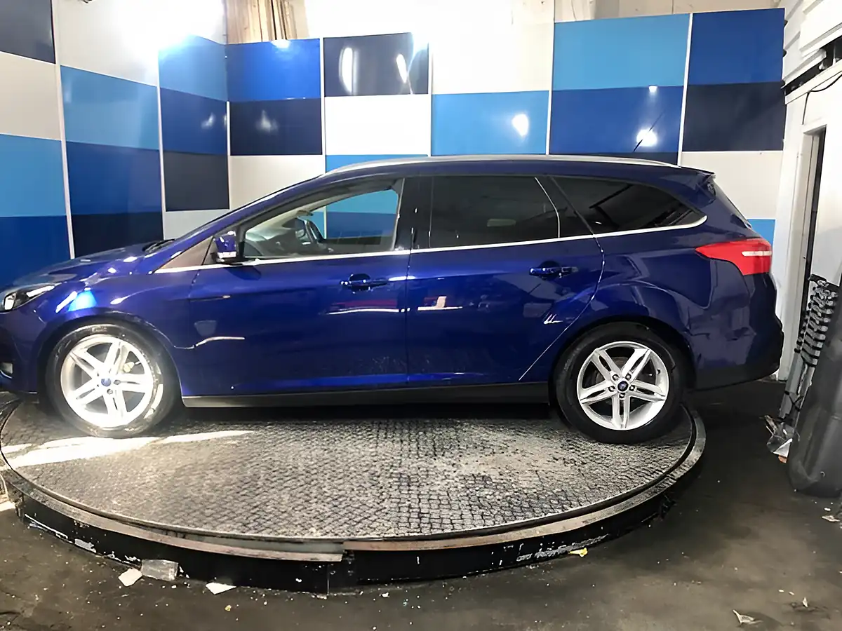 Used 2015 Ford Focus Titanium Deep Impact Blue - Interior and Exterior details 11
