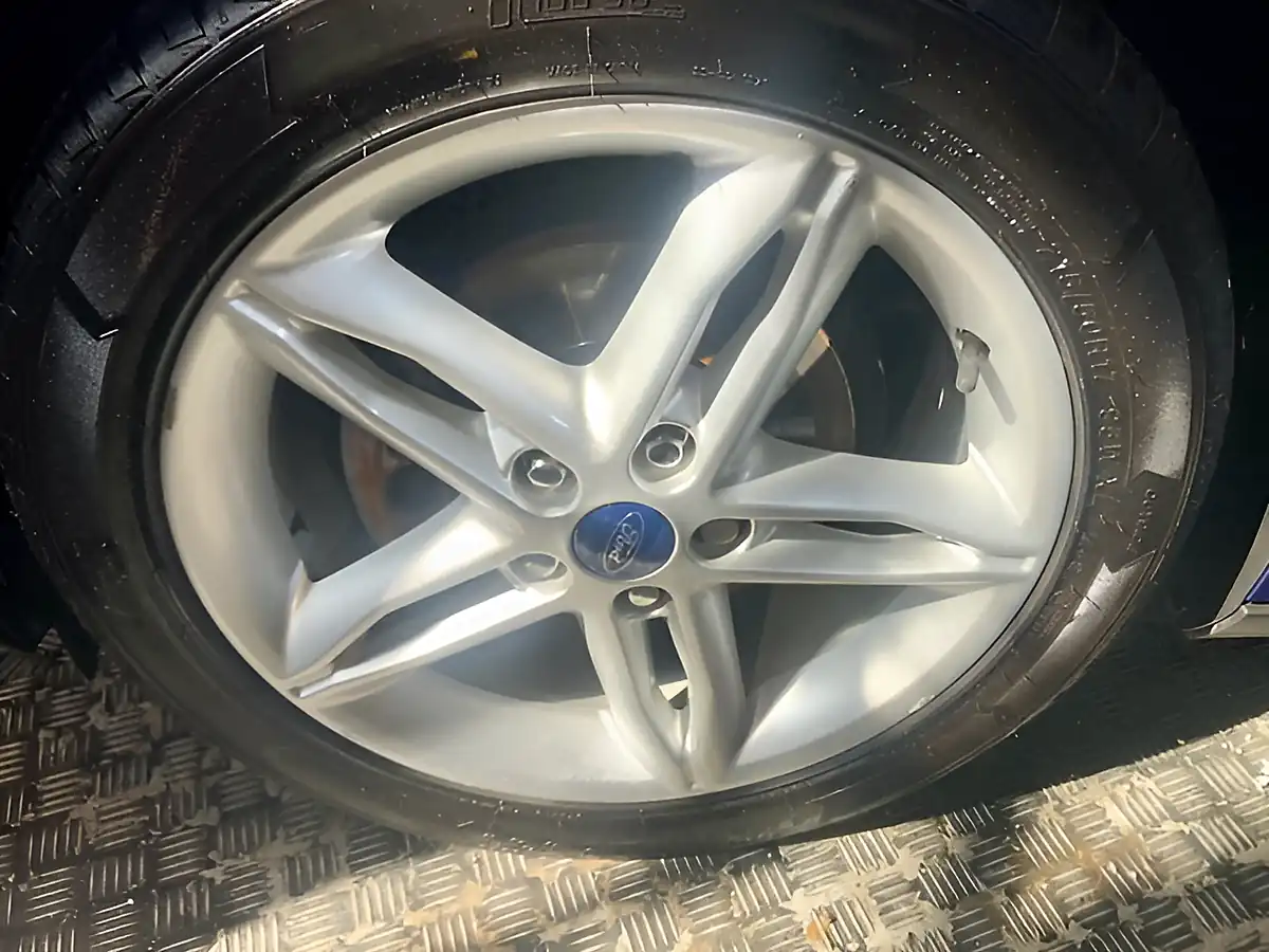 Used 2015 Ford Focus Titanium Deep Impact Blue - Interior and Exterior details 17