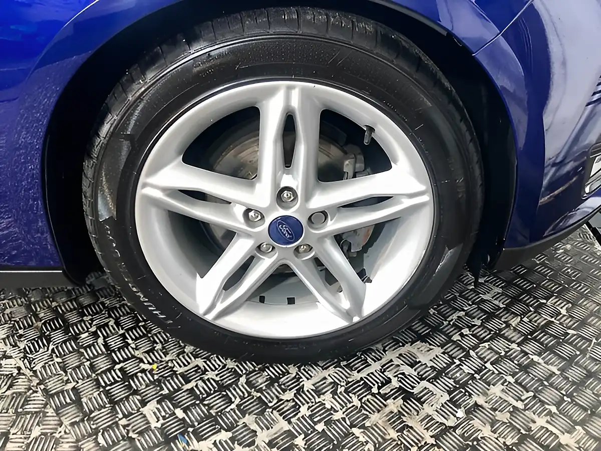 Used 2015 Ford Focus Titanium Deep Impact Blue - Interior and Exterior details 18