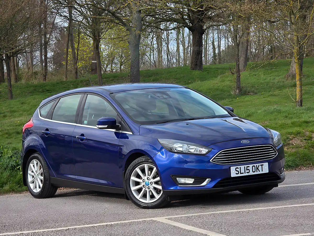 Used 2015 Ford Focus Titanium Euro 5 Blue - Front View