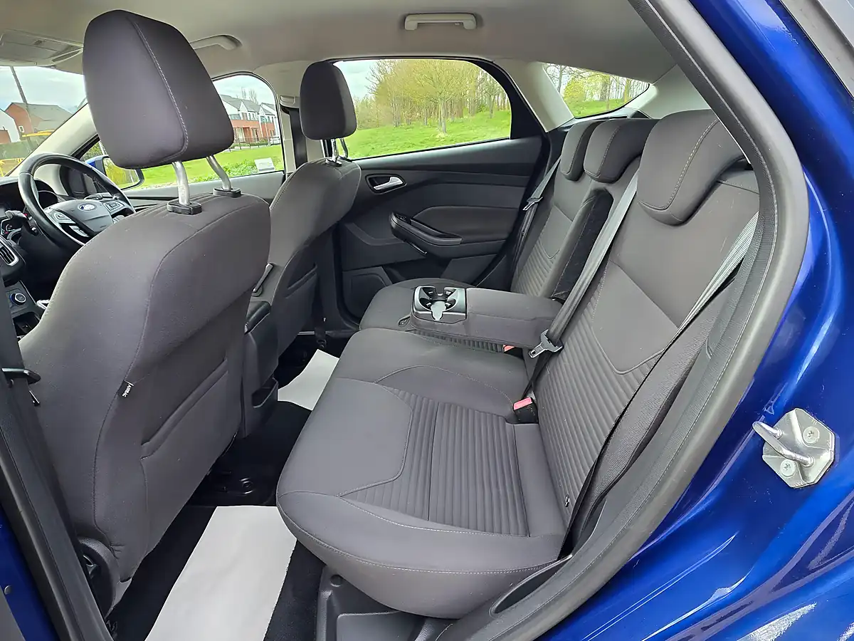 Used 2015 Ford Focus Titanium Euro 5 Blue - Interior and Exterior details 10