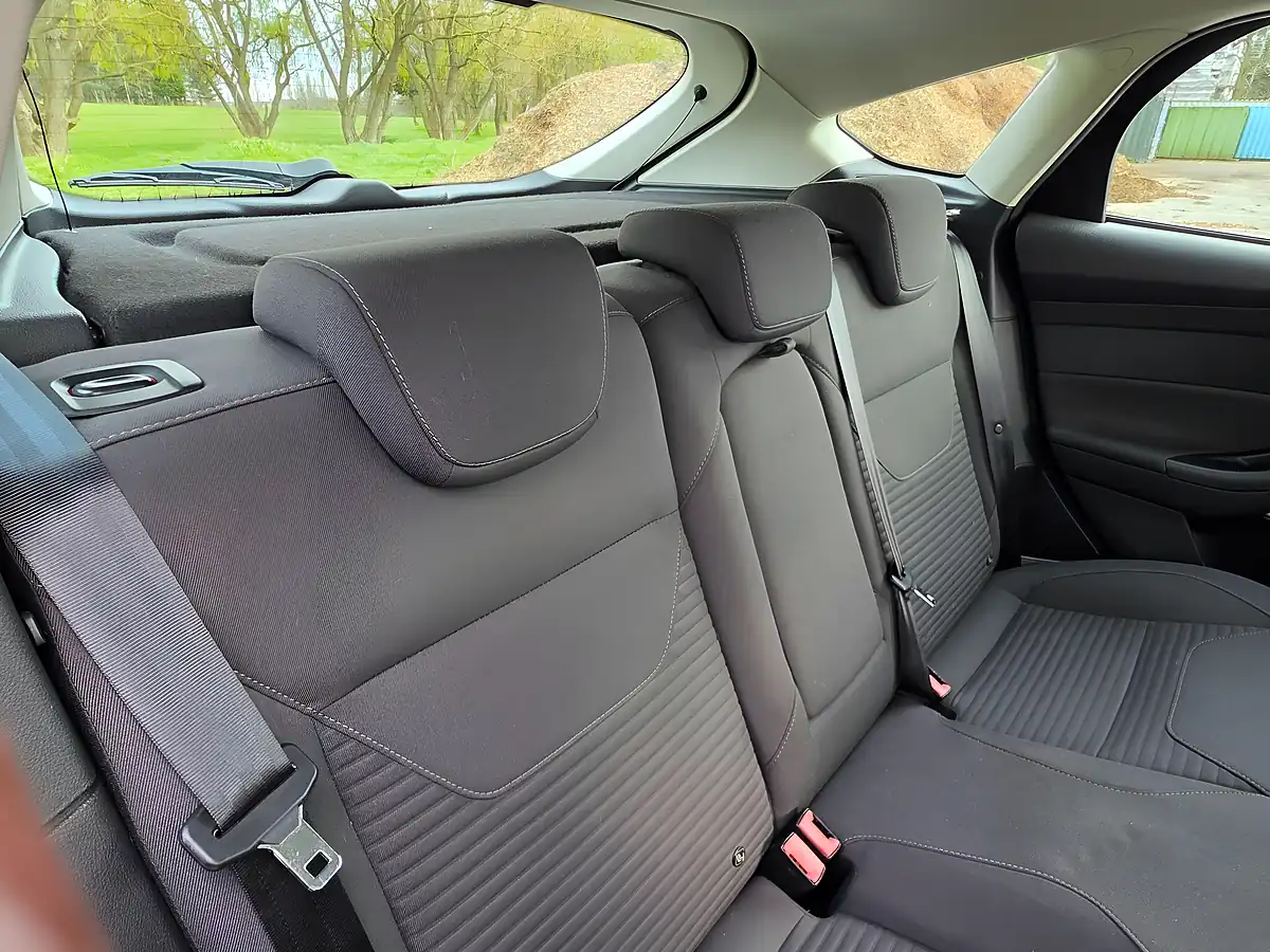 Used 2015 Ford Focus Titanium Euro 5 Blue - Interior and Exterior details 11