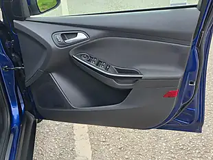 Used 2015 Ford Focus Titanium Euro 5 Blue - Interior and Exterior details 12