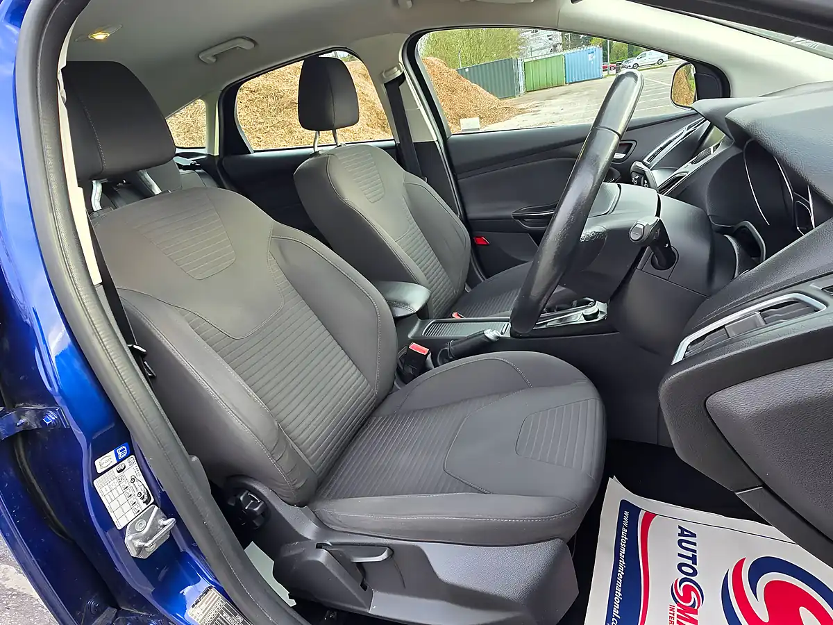 Used 2015 Ford Focus Titanium Euro 5 Blue - Interior and Exterior details 13