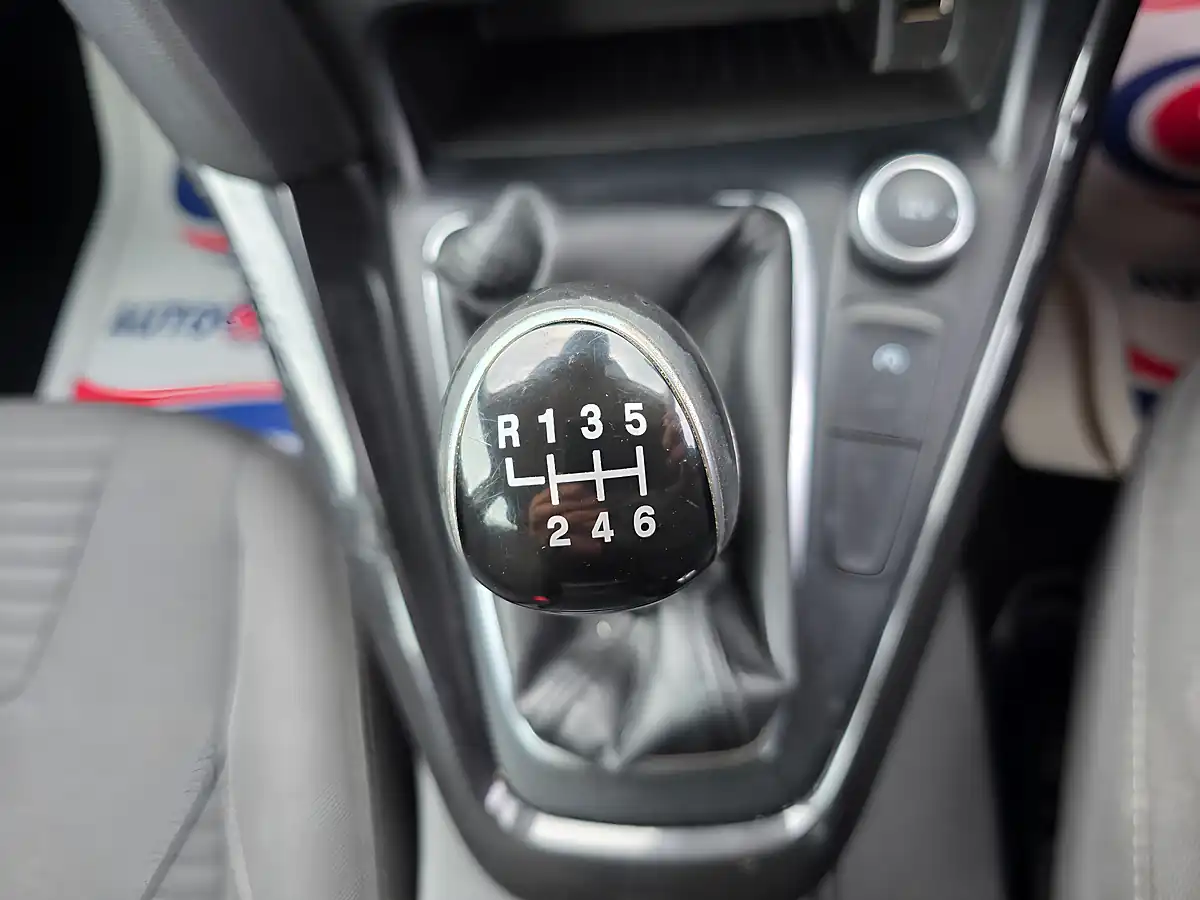 Used 2015 Ford Focus Titanium Euro 5 Blue - Interior and Exterior details 14