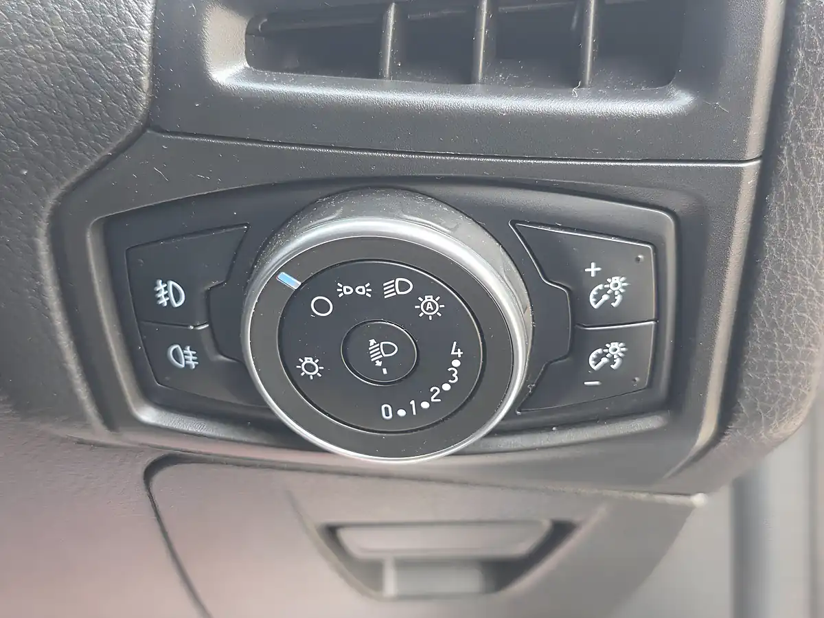 Used 2015 Ford Focus Titanium Euro 5 Blue - Interior and Exterior details 16