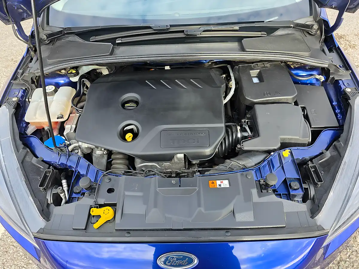Used 2015 Ford Focus Titanium Euro 5 Blue - Interior and Exterior details 18