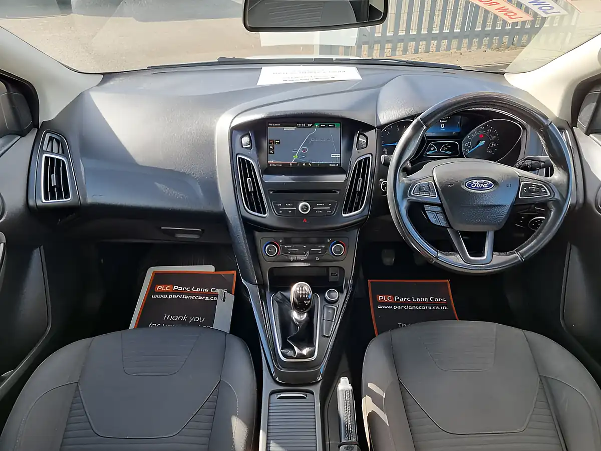 Used 2015 Ford Focus Titanium Frozen White - Interior and Exterior details 10