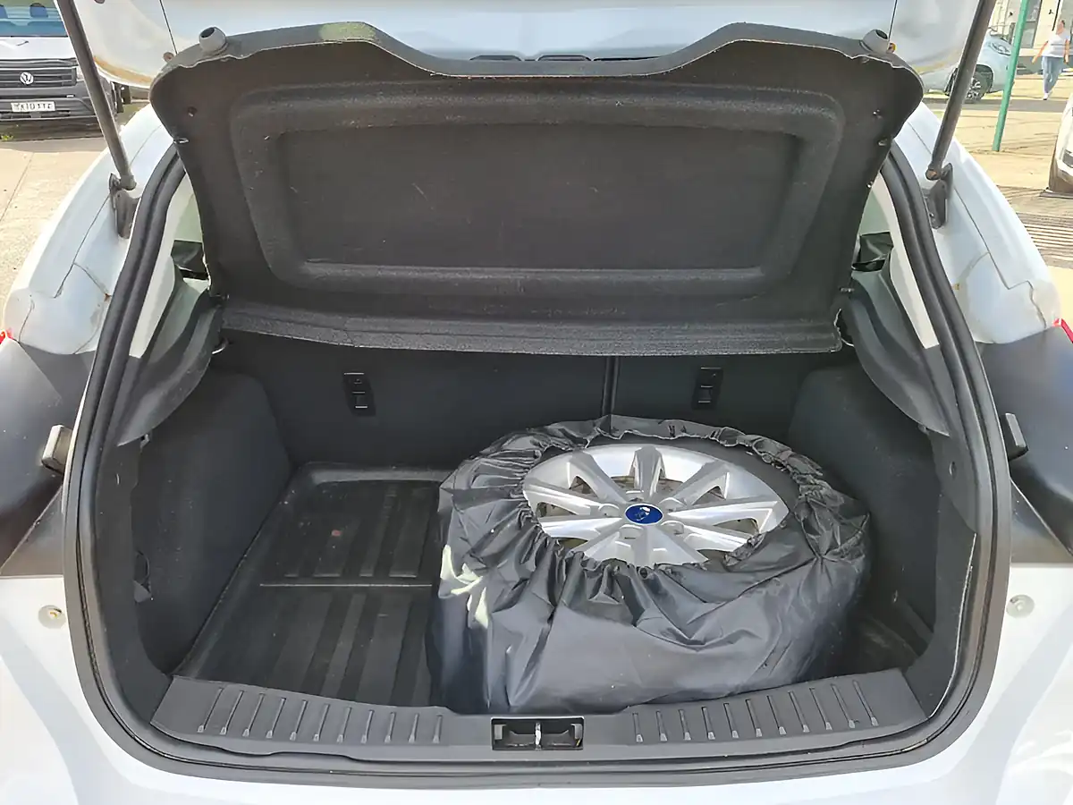 Used 2015 Ford Focus Titanium Frozen White - Interior and Exterior details 11