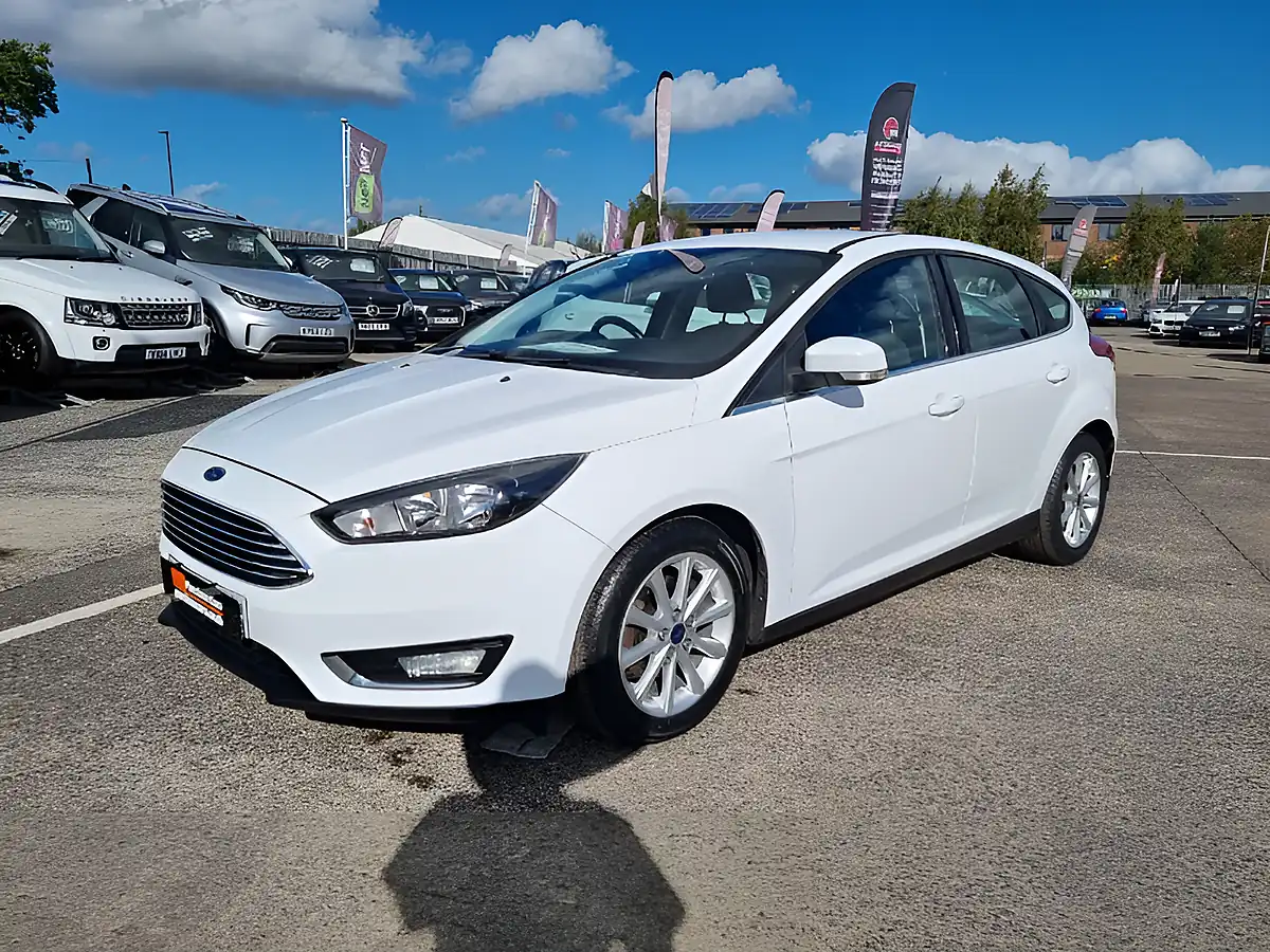 Used 2015 Ford Focus Titanium Frozen White - Interior and Exterior details 4