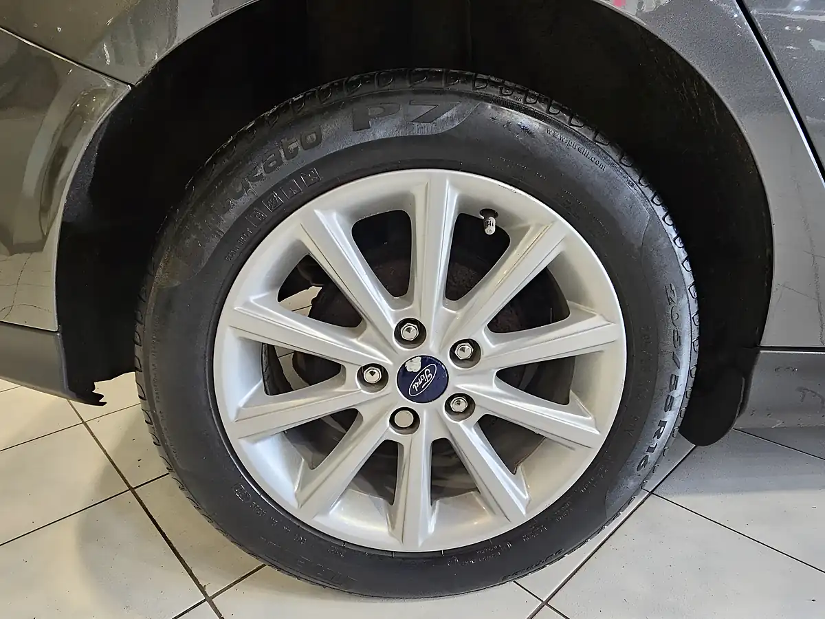 Used 2015 Ford Focus Titanium Grey - Interior and Exterior details 19
