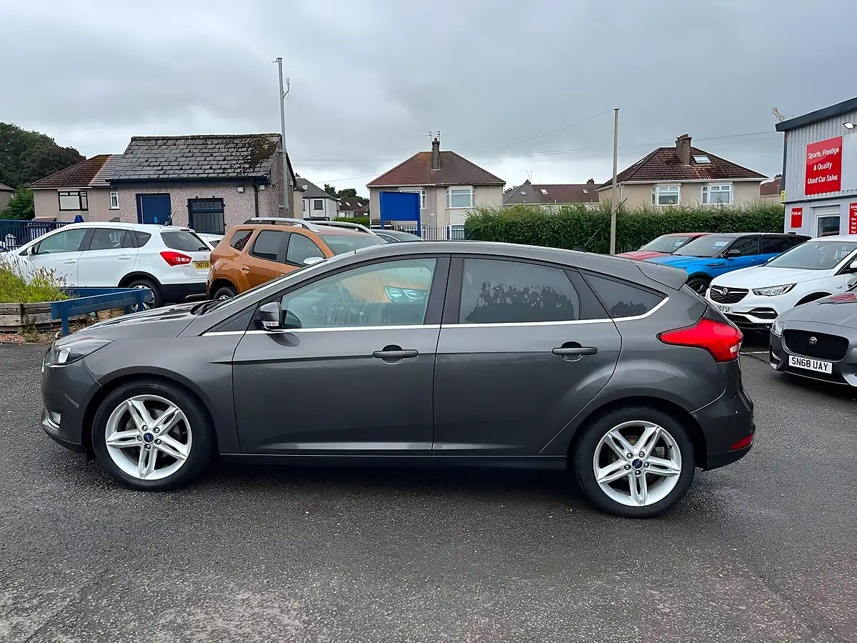 Used 2015 Ford Focus Titanium Grey - Interior and Exterior details 9