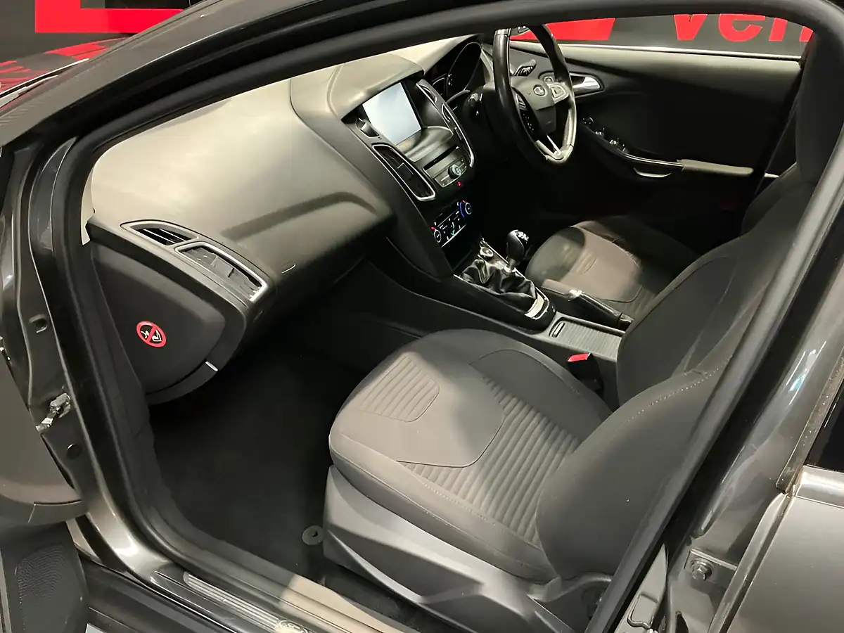 Used 2015 Ford Focus Titanium Grey - Interior and Exterior details 12