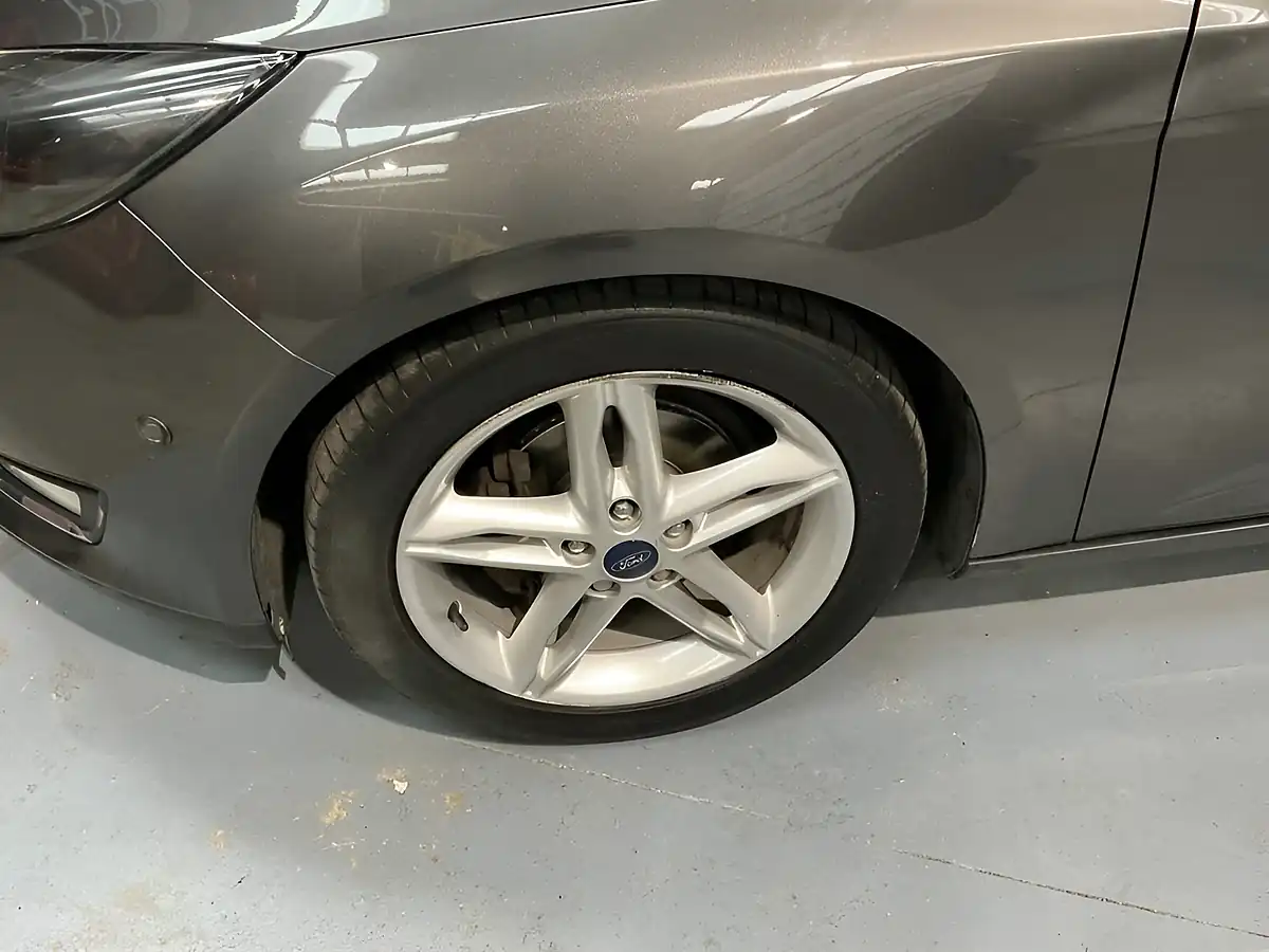 Used 2015 Ford Focus Titanium Grey - Interior and Exterior details 9