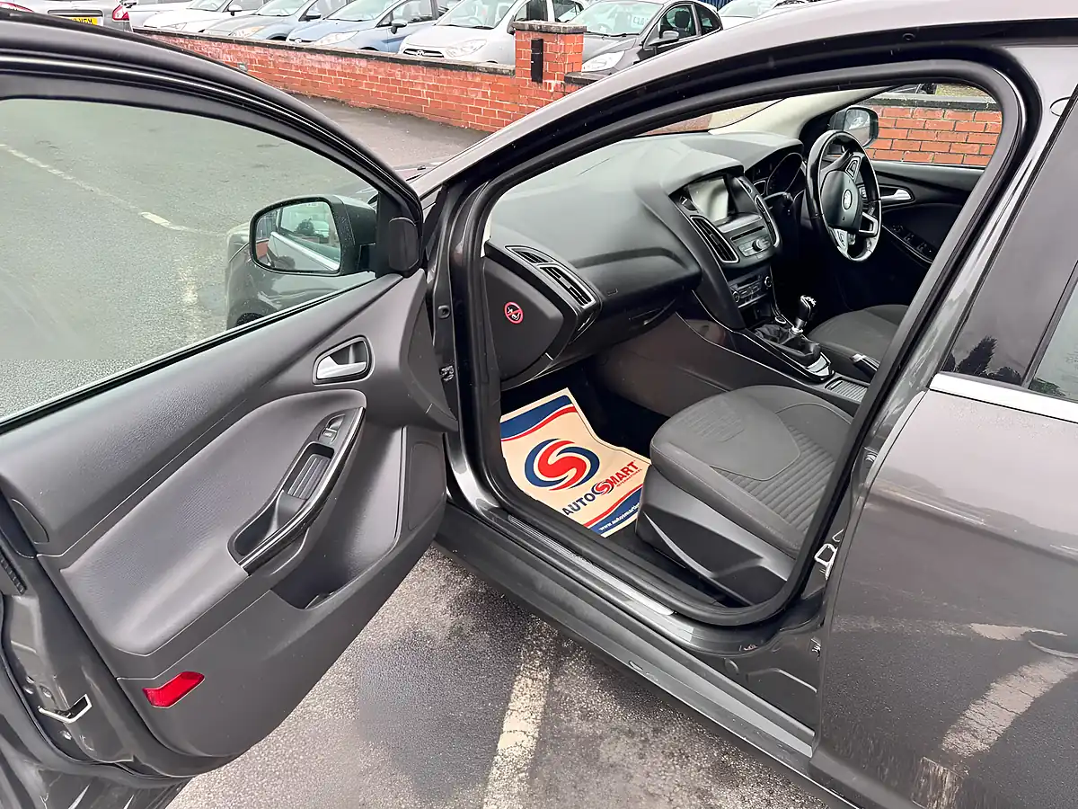 Used 2015 Ford Focus Titanium Grey - Interior and Exterior details 16