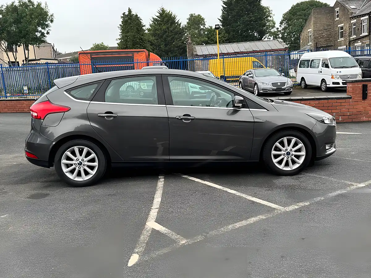 Used 2015 Ford Focus Titanium Grey - Interior and Exterior details 17