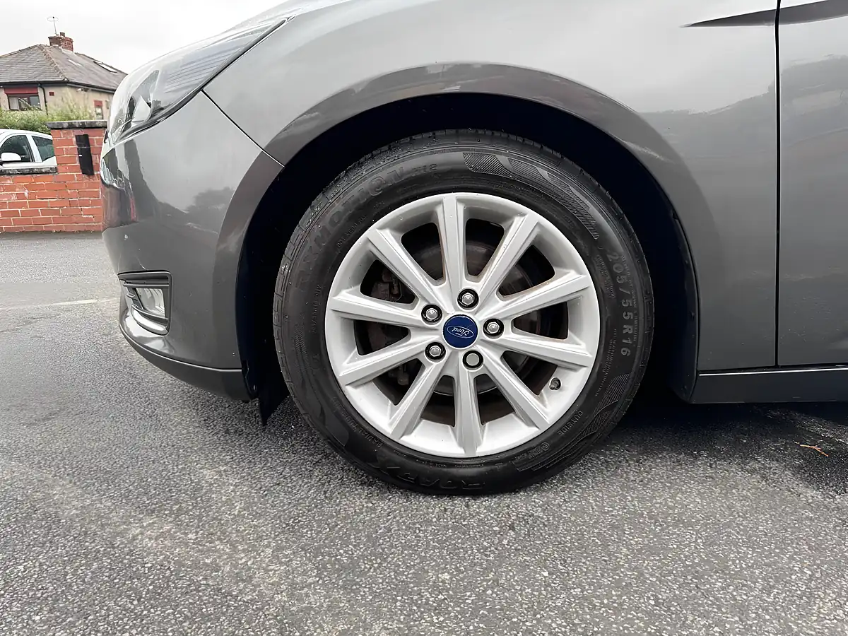 Used 2015 Ford Focus Titanium Grey - Interior and Exterior details 18