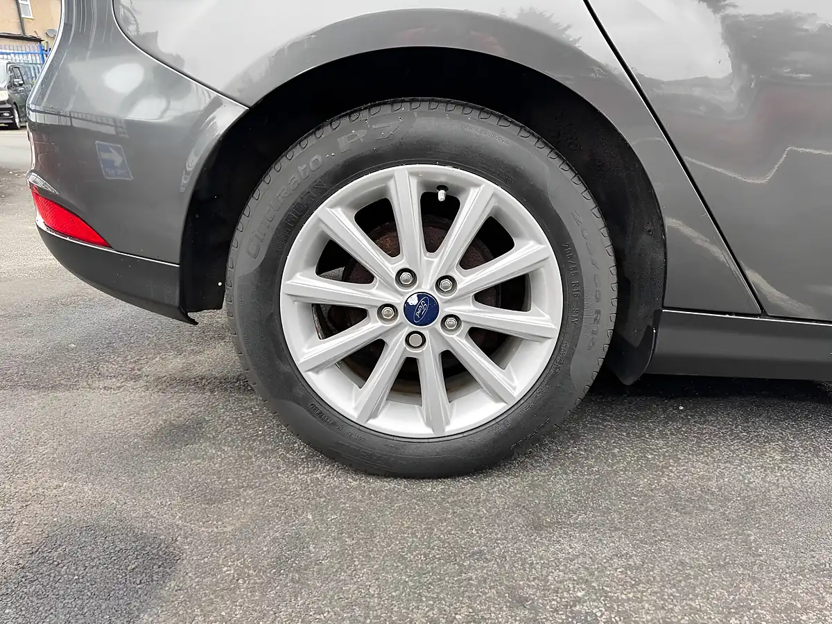 Used 2015 Ford Focus Titanium Grey - Interior and Exterior details 19