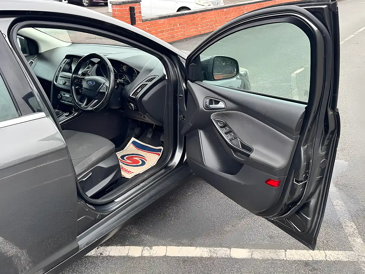 Used 2015 Ford Focus Titanium Grey - Interior and Exterior details 4