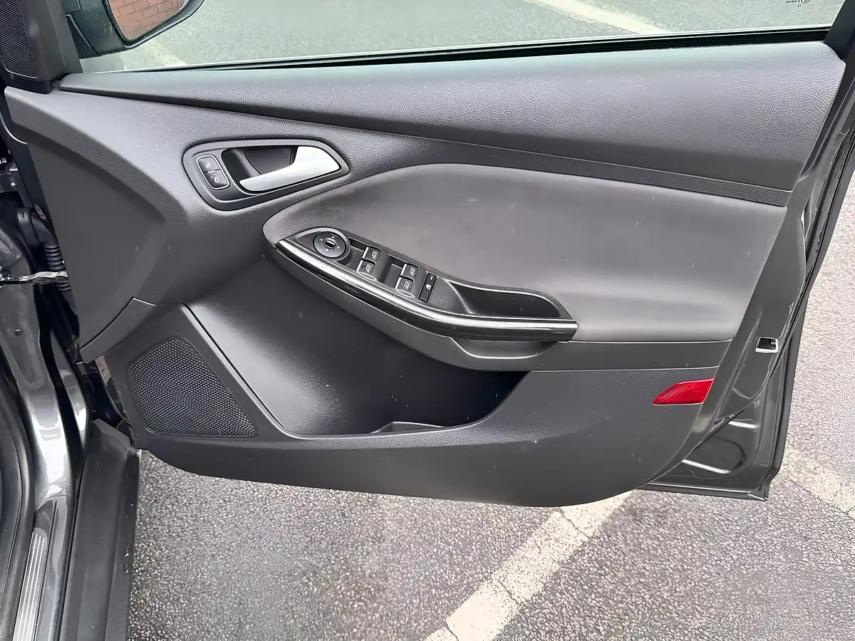 Used 2015 Ford Focus Titanium Grey - Interior and Exterior details 5