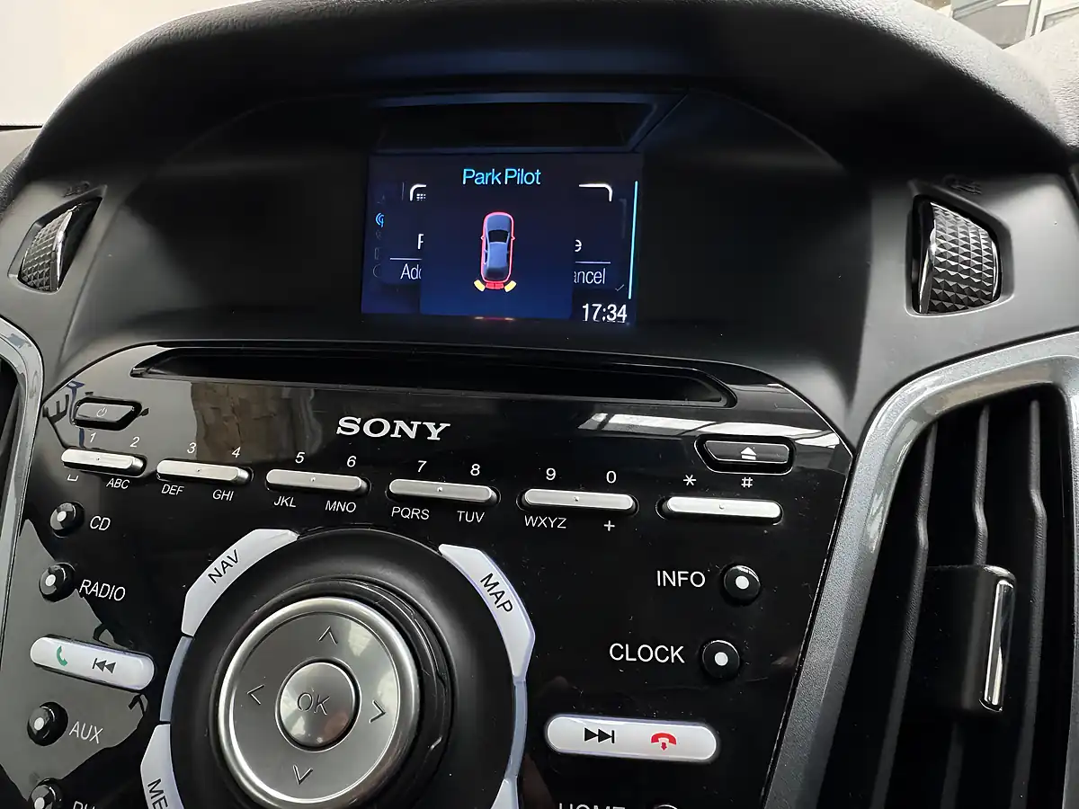 Used 2015 Ford Focus Titanium Navigator White - Interior and Exterior details 13