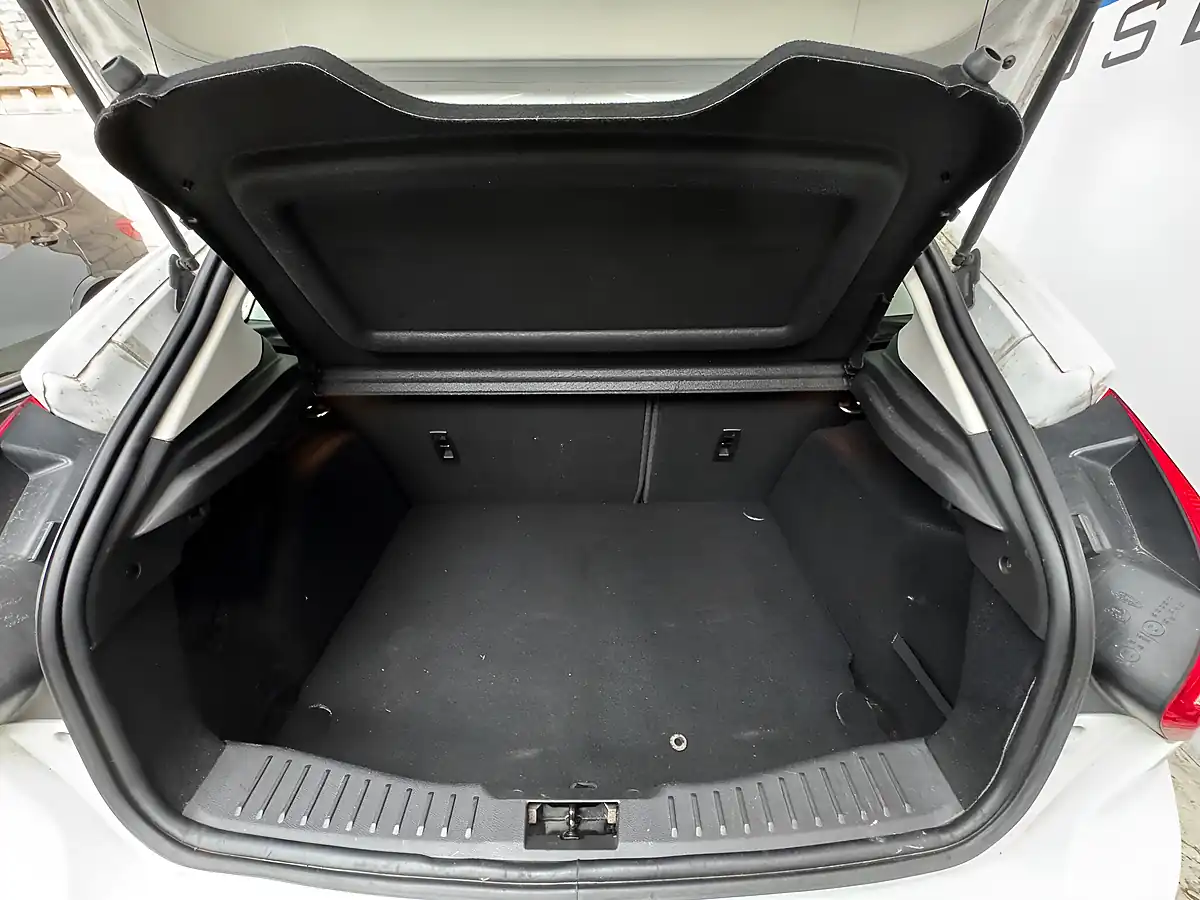 Used 2015 Ford Focus Titanium Navigator White - Interior and Exterior details 19