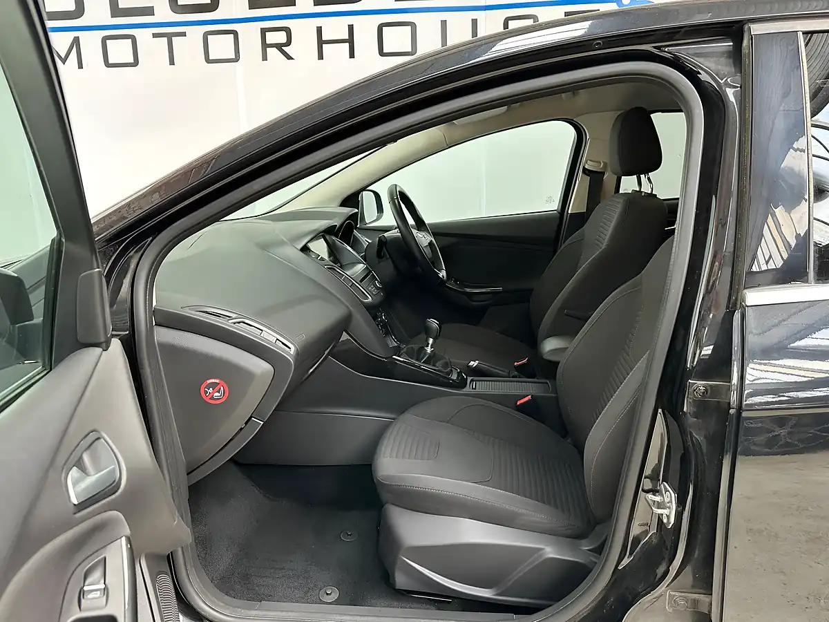 Used 2015 Ford Focus Titanium Panther Black - Interior and Exterior details 10