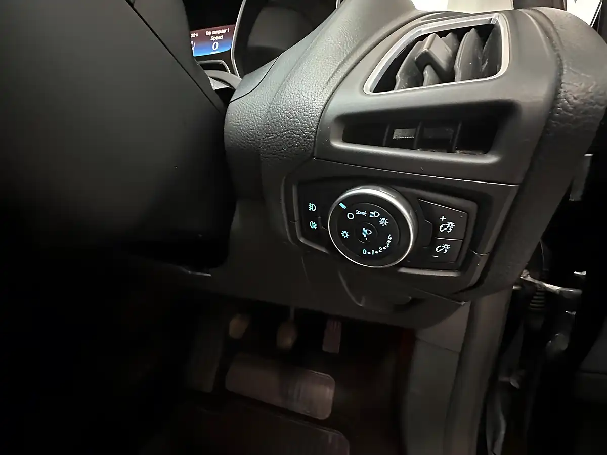 Used 2015 Ford Focus Titanium Panther Black - Interior and Exterior details 18