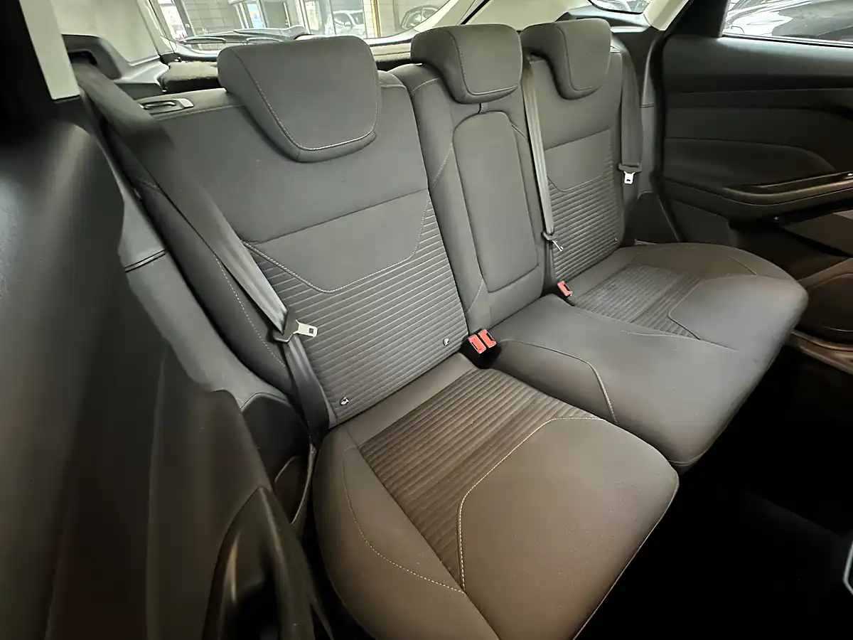 Used 2015 Ford Focus Titanium Panther Black - Interior and Exterior details 9